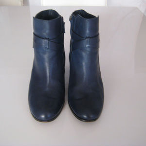 Cole Haan Cassicy bootie with buckle NAVY size 9